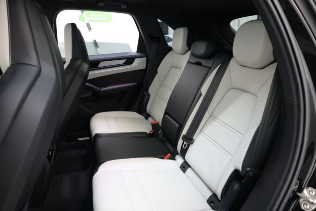 Porsche Cayenne Vehicle Image 61