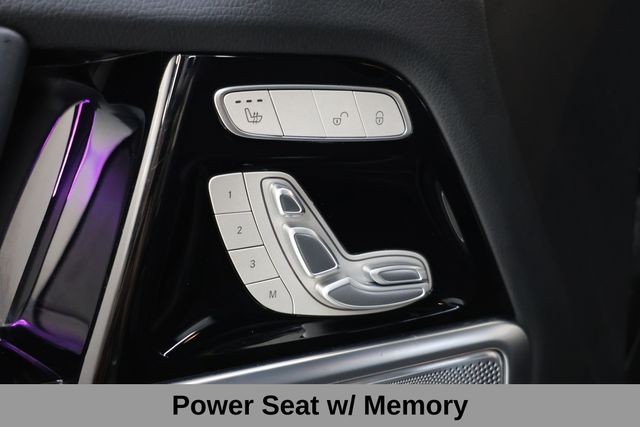 Mercedes-Benz G-Class Vehicle Image 32