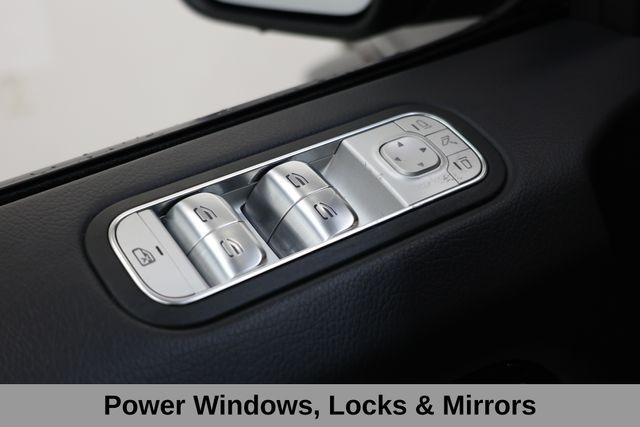 Mercedes-Benz G-Class Vehicle Image 50