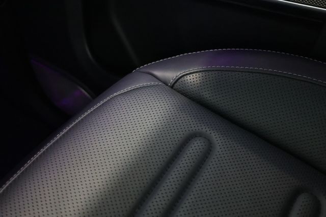Mercedes-Benz G-Class Vehicle Image 64