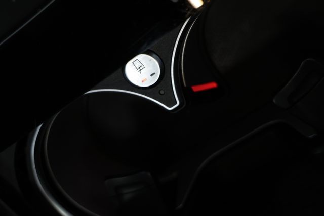 Mercedes-Benz G-Class Vehicle Image 67