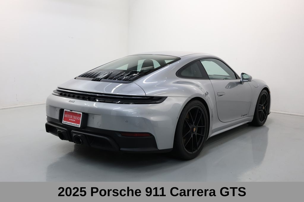 Porsche 911 Vehicle Full-screen Gallery Image 04