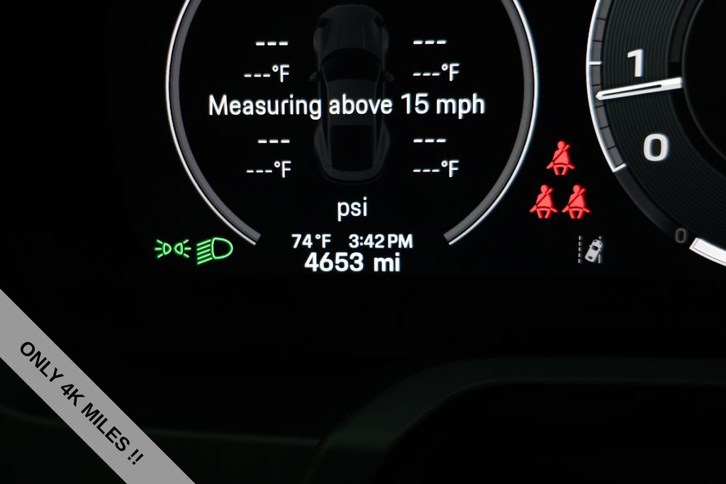 Porsche 911 Vehicle Full-screen Gallery Image 05