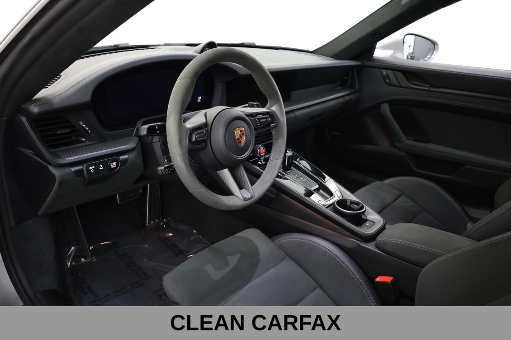 Porsche 911 Vehicle Full-screen Gallery Image 09