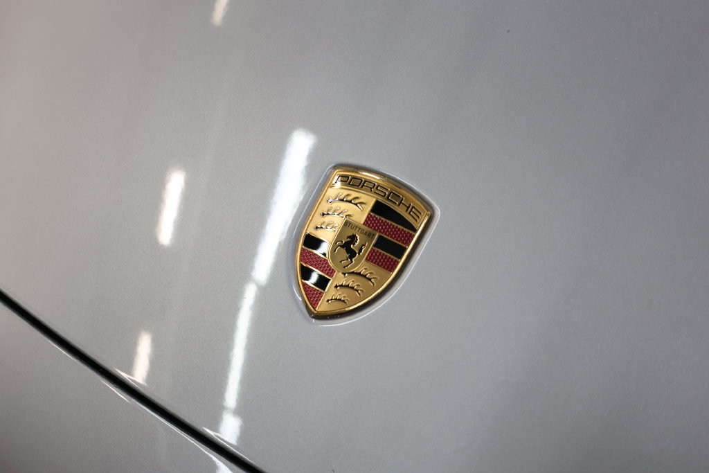 Porsche 911 Vehicle Full-screen Gallery Image 51