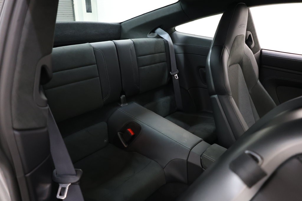 Porsche 911 Vehicle Full-screen Gallery Image 54