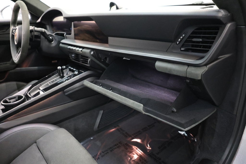 Porsche 911 Vehicle Full-screen Gallery Image 55