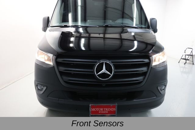 Mercedes-Benz Sprinter 2500 Vehicle Image 27
