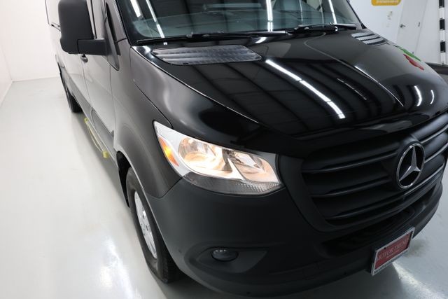 Mercedes-Benz Sprinter 2500 Vehicle Image 46