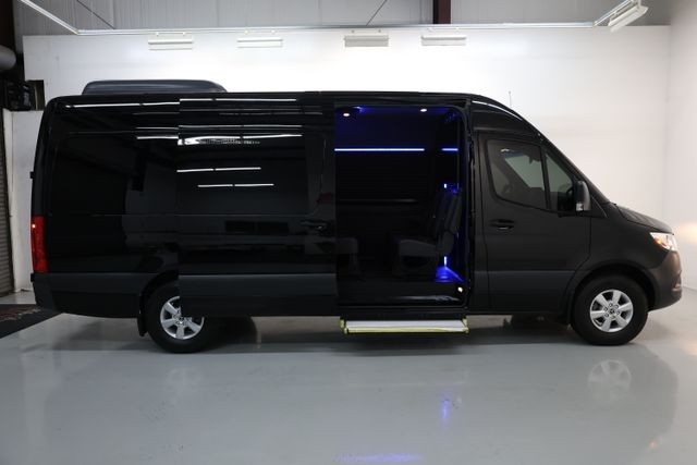 Mercedes-Benz Sprinter 2500 Vehicle Image 50