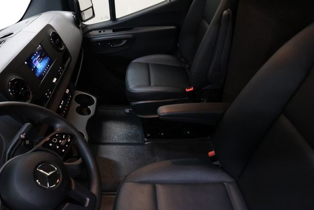 Mercedes-Benz Sprinter 2500 Vehicle Image 57