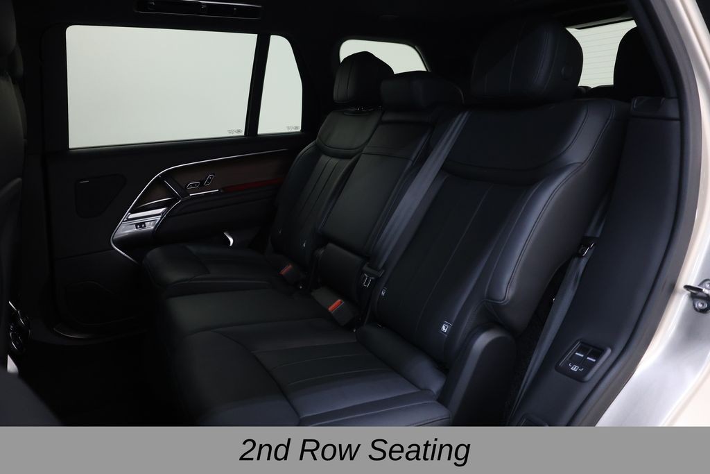 Land Rover Range Rover Vehicle Full-screen Gallery Image 18