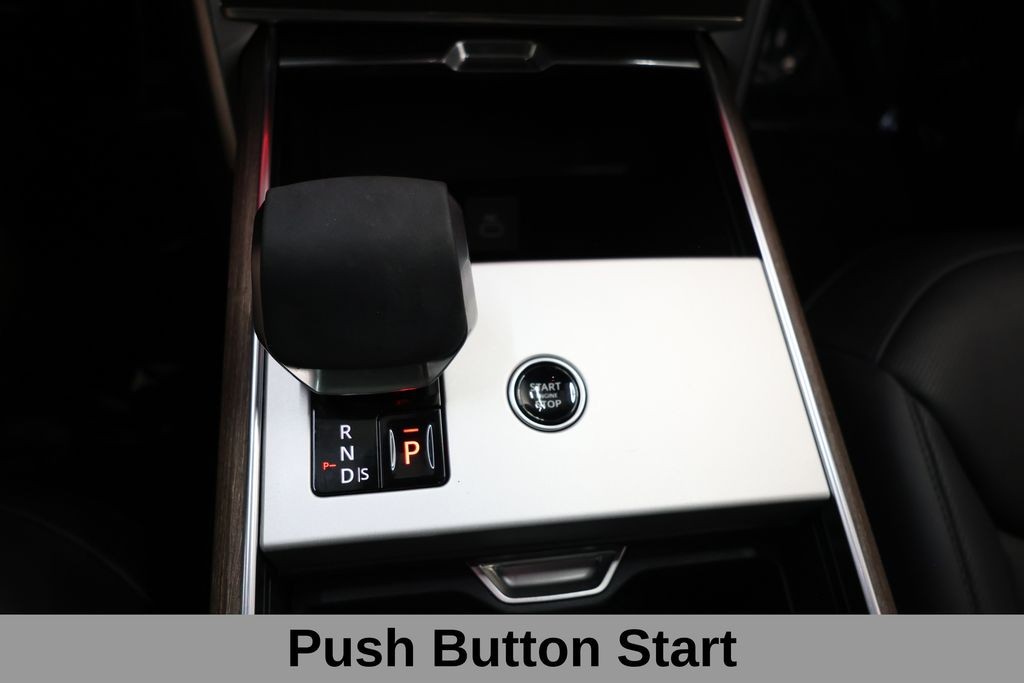 Land Rover Range Rover Vehicle Full-screen Gallery Image 30