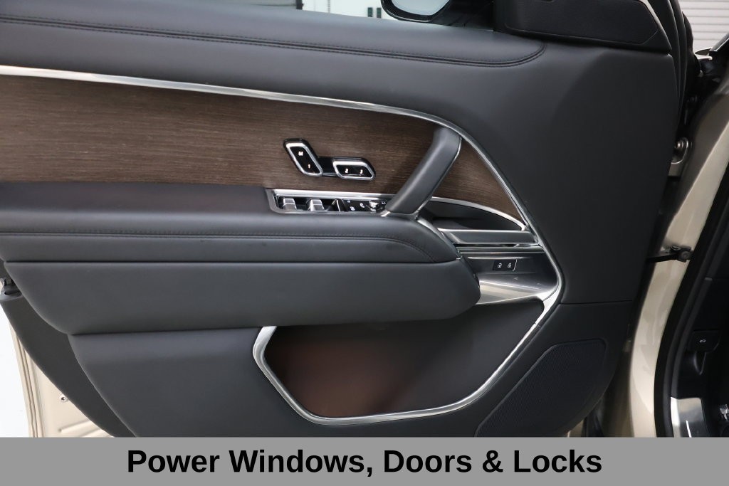 Land Rover Range Rover Vehicle Full-screen Gallery Image 56