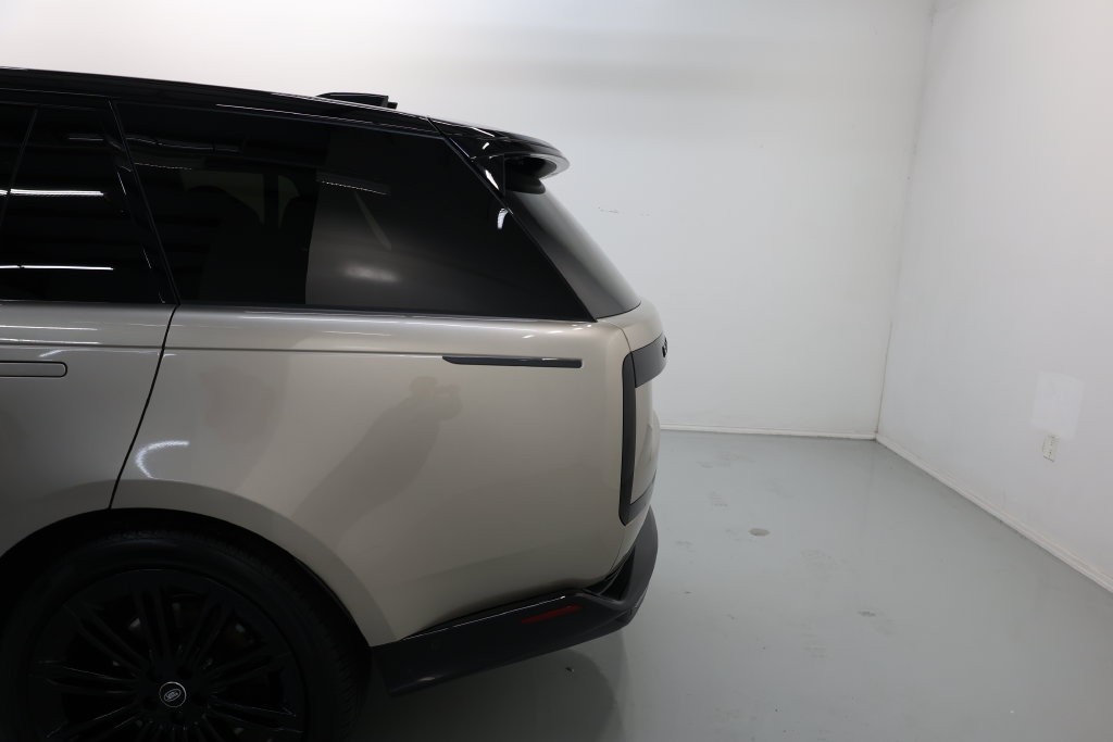 Land Rover Range Rover Vehicle Full-screen Gallery Image 61