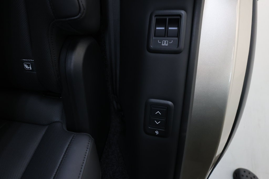 Land Rover Range Rover Vehicle Full-screen Gallery Image 72