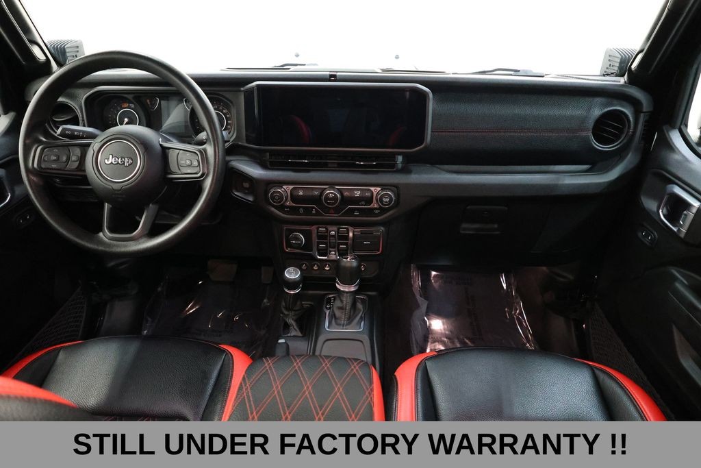 Jeep Wrangler Vehicle Full-screen Gallery Image 27
