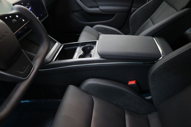 Tesla Model S Vehicle Image 65