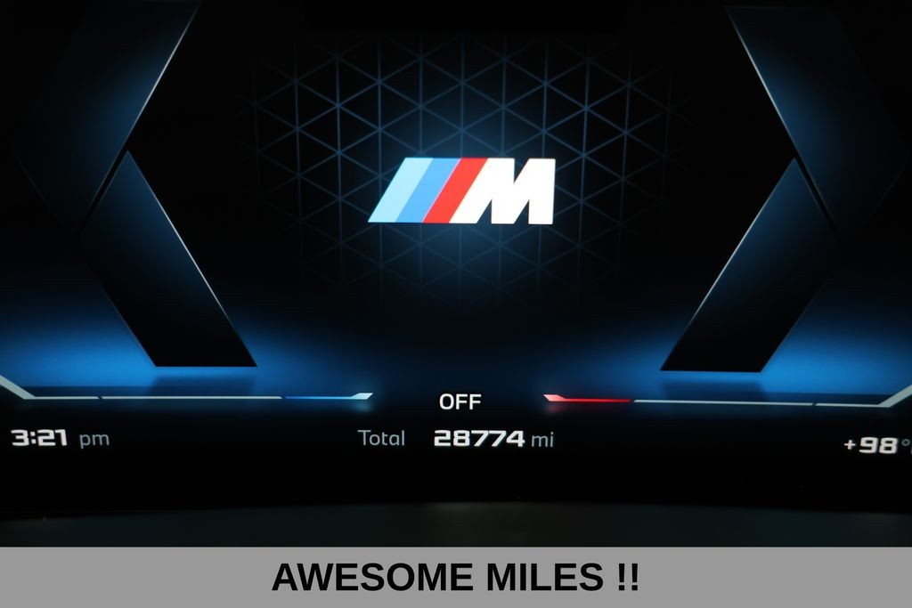 BMW X6 Vehicle Full-screen Gallery Image 05
