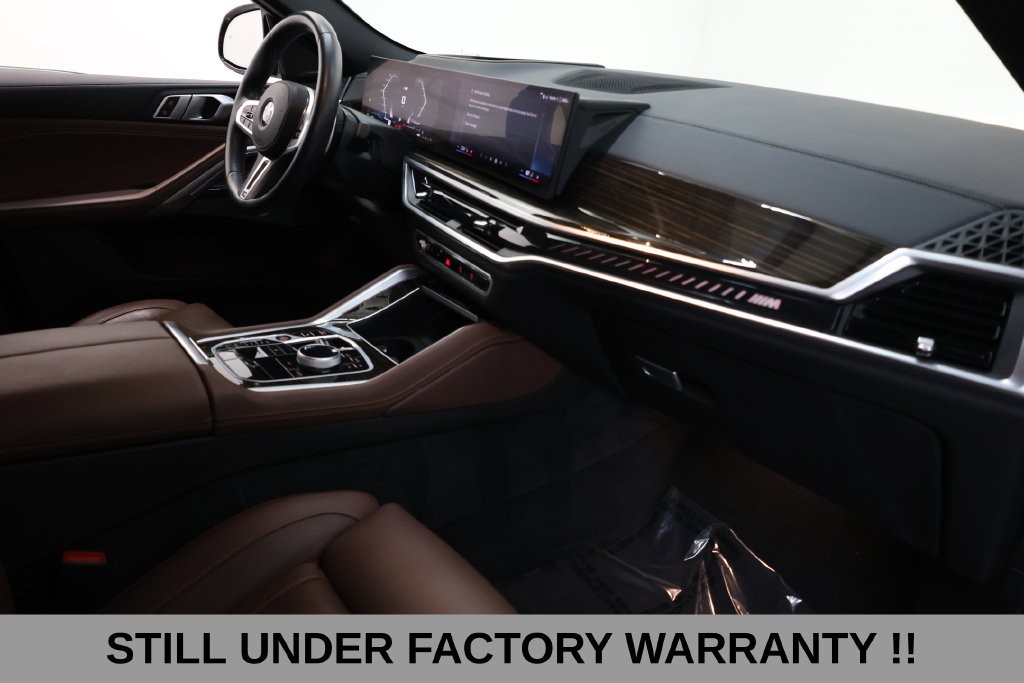 BMW X6 Vehicle Full-screen Gallery Image 16