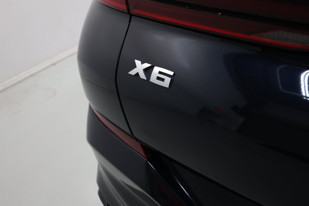 BMW X6 Vehicle Full-screen Gallery Image 64