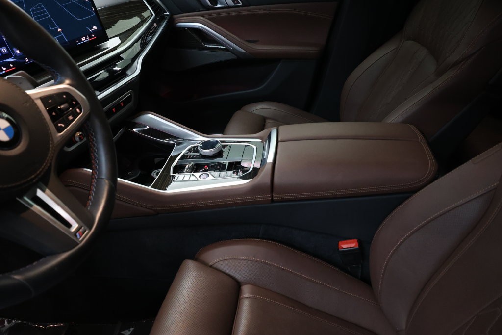 BMW X6 Vehicle Full-screen Gallery Image 69