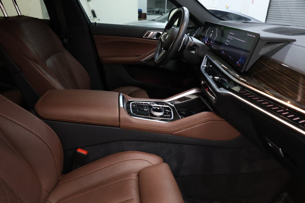 BMW X6 Vehicle Full-screen Gallery Image 75