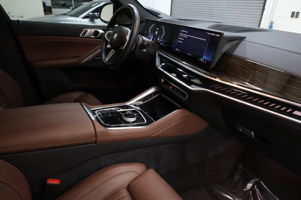 BMW X6 Vehicle Full-screen Gallery Image 76
