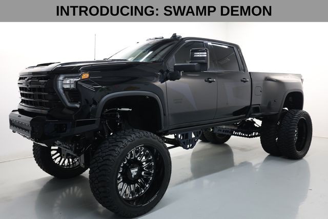 Chevrolet Silverado 3500HD Vehicle Full-screen Gallery Image 02