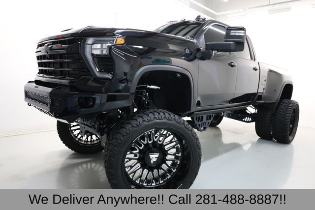 Chevrolet Silverado 3500HD Vehicle Full-screen Gallery Image 03