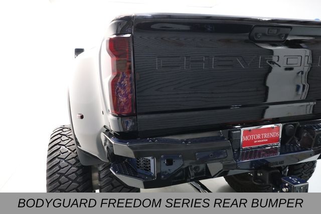 Chevrolet Silverado 3500HD Vehicle Full-screen Gallery Image 09