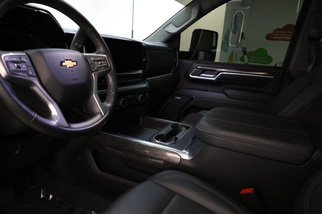 Chevrolet Silverado 3500HD Vehicle Full-screen Gallery Image 116