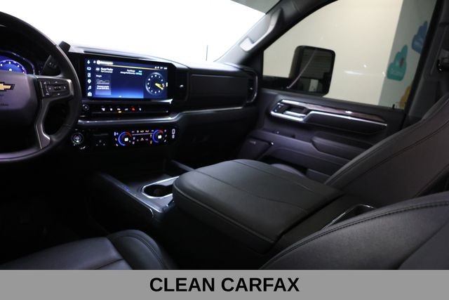 Chevrolet Silverado 3500HD Vehicle Full-screen Gallery Image 15