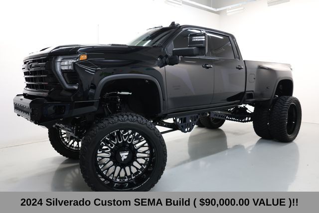 Chevrolet Silverado 3500HD Vehicle Full-screen Gallery Image 16