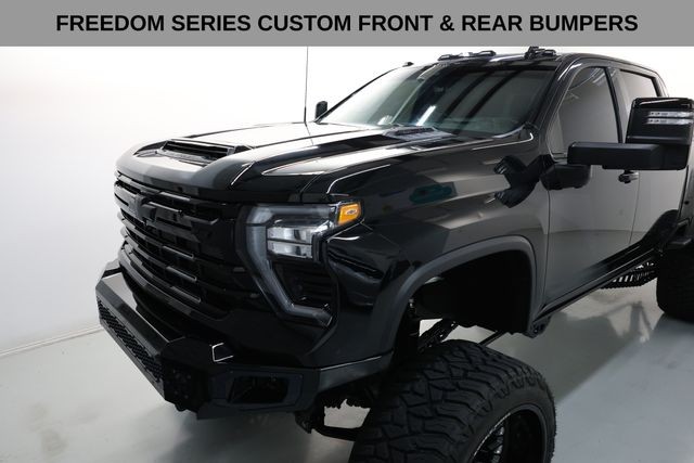 Chevrolet Silverado 3500HD Vehicle Full-screen Gallery Image 24