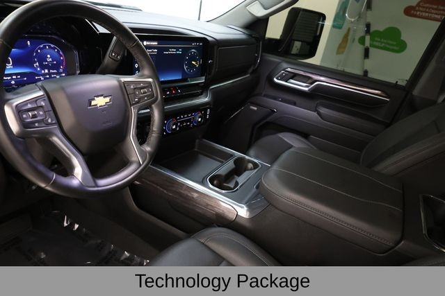 Chevrolet Silverado 3500HD Vehicle Full-screen Gallery Image 27