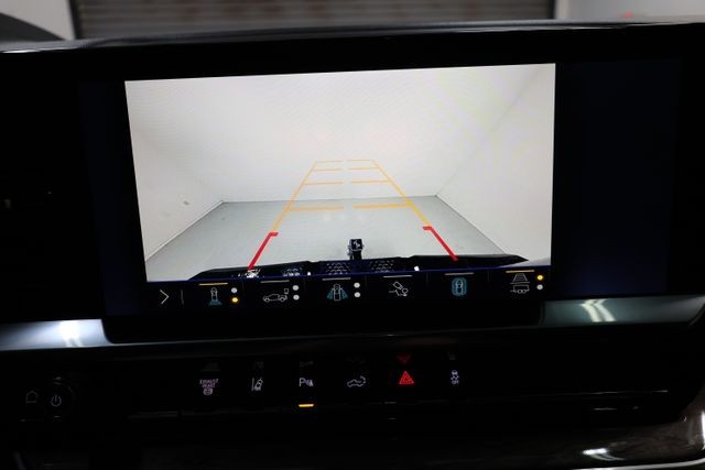Chevrolet Silverado 3500HD Vehicle Full-screen Gallery Image 34