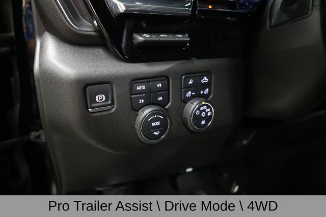 Chevrolet Silverado 3500HD Vehicle Full-screen Gallery Image 41
