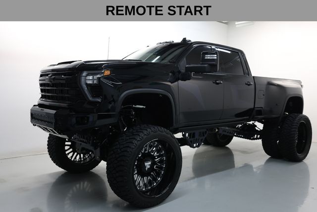Chevrolet Silverado 3500HD Vehicle Full-screen Gallery Image 42