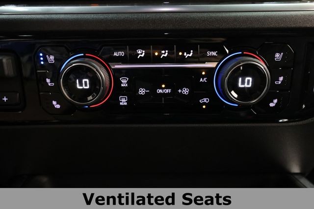 Chevrolet Silverado 3500HD Vehicle Full-screen Gallery Image 48