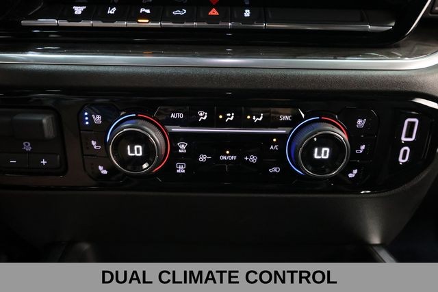 Chevrolet Silverado 3500HD Vehicle Full-screen Gallery Image 50