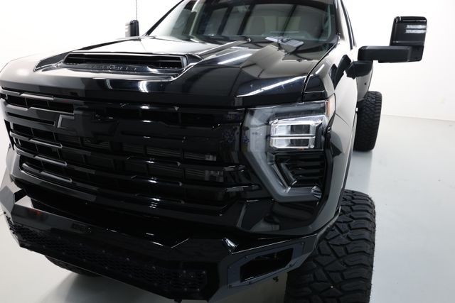 Chevrolet Silverado 3500HD Vehicle Full-screen Gallery Image 76