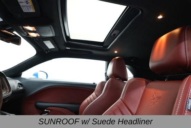 Dodge Challenger Vehicle Full-screen Gallery Image 29
