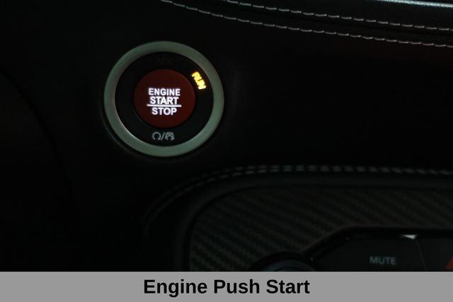 Dodge Challenger Vehicle Full-screen Gallery Image 30