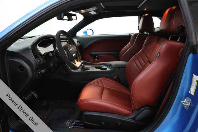Dodge Challenger Vehicle Full-screen Gallery Image 35