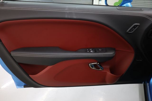 Dodge Challenger Vehicle Full-screen Gallery Image 75