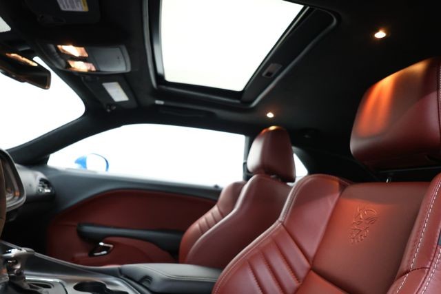 Dodge Challenger Vehicle Full-screen Gallery Image 76