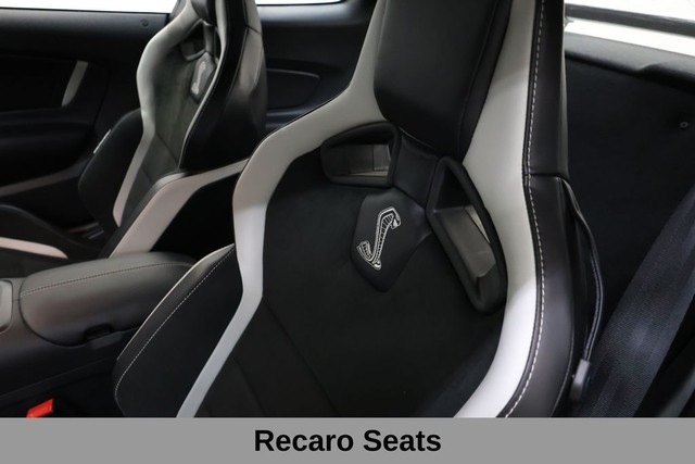 Ford Mustang Vehicle Full-screen Gallery Image 20