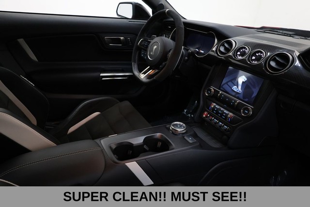 Ford Mustang Vehicle Full-screen Gallery Image 22