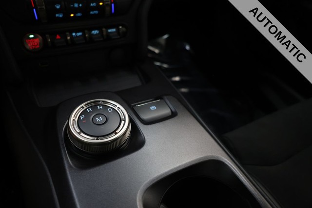 Ford Mustang Vehicle Full-screen Gallery Image 26